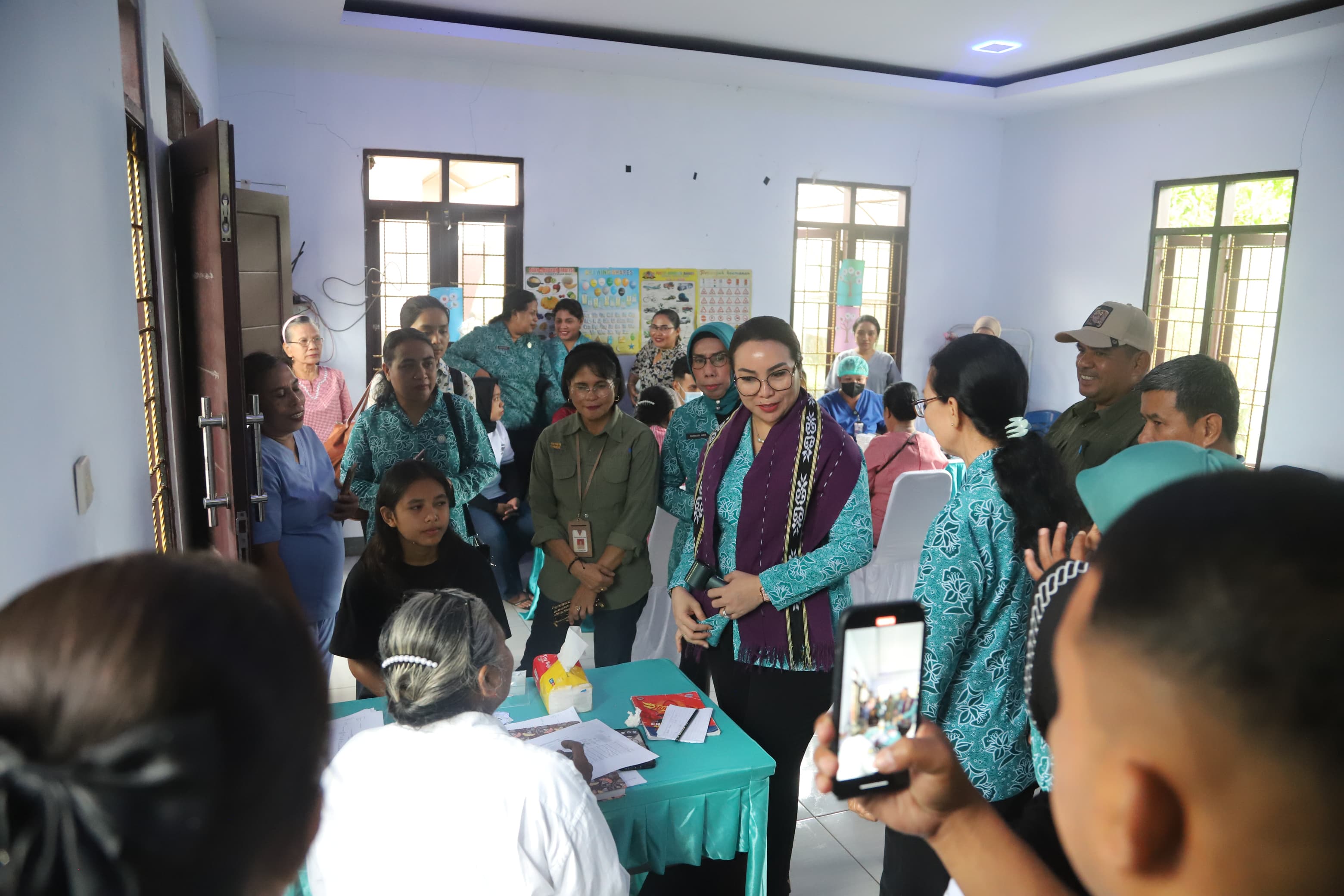 Kunjungan Ketua TP-PKK Kota Ambon, Ny. Lisa  Wattimen ke Posyandu Sumber Kasih